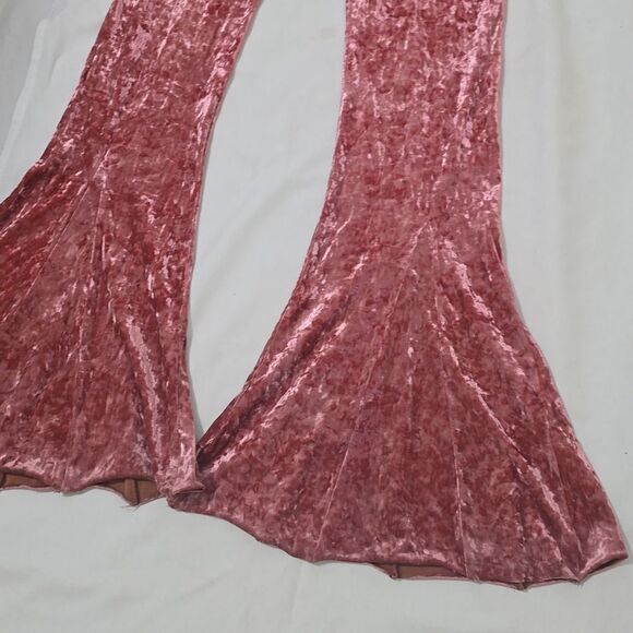 - HAH, CRUSHED VELVET ULTRA HIGH WAIST/FLAIR LEG PANTS SIZE SMALL. - Picture 5 of 11